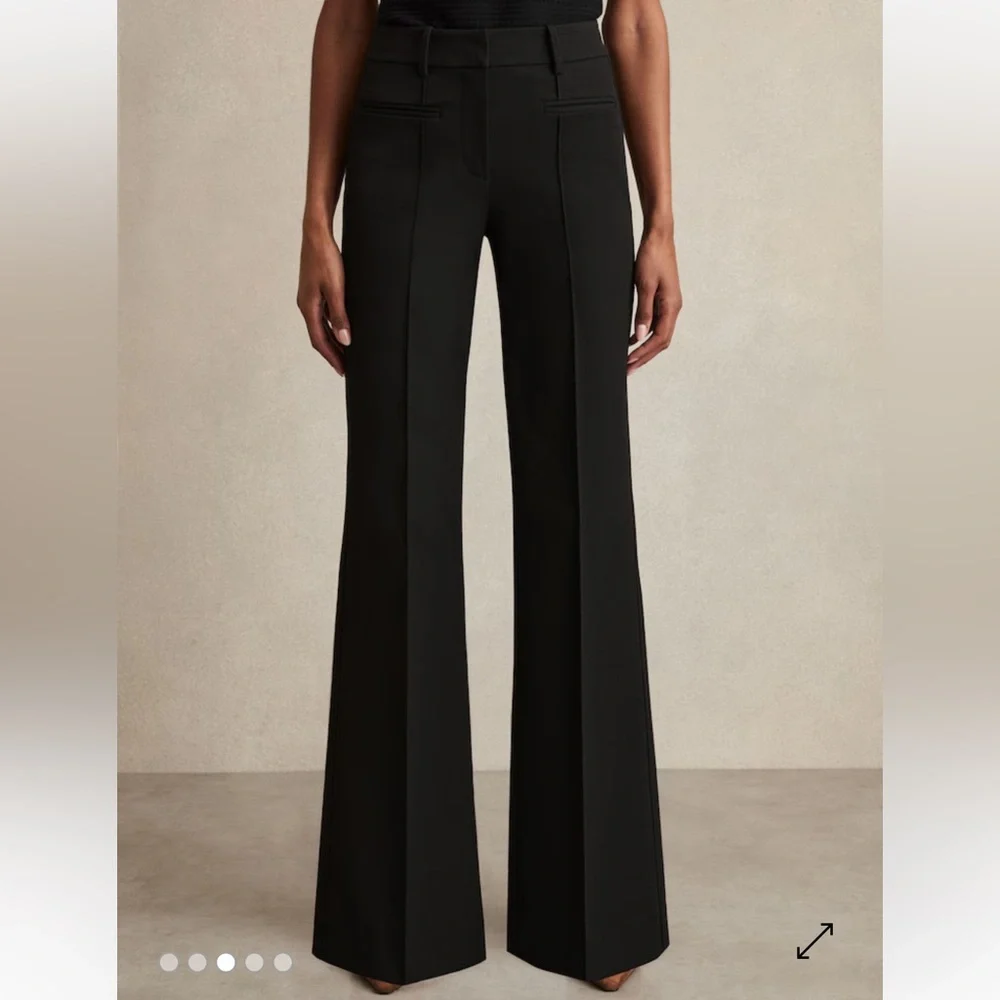 Reiss Claude
High Rise Flared Trousers in Black - Picture 2 of 11